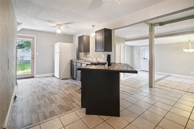 Building Photo - 1349 W 87th St