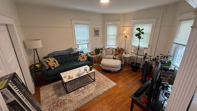 Building Photo - 66 Hall Ave