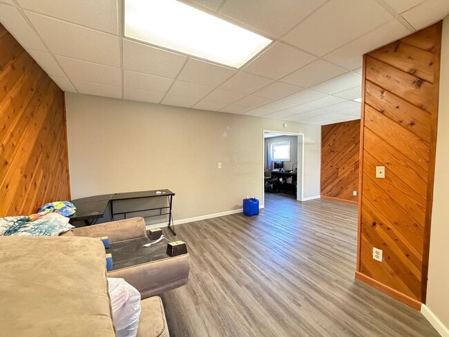 Building Photo - 2 Bedroom Home - Open August 1st!
