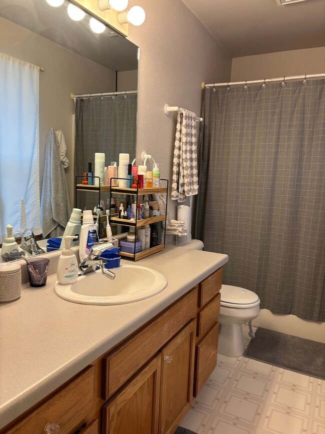 Building Photo - Beautiful house near walking trails and the hospital. Beautiful views of the Bridger Mountains