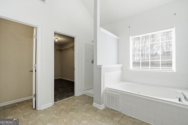 Building Photo - 1582 Ewing Farm Dr