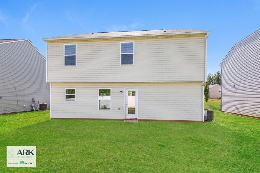Building Photo - 214 Glenoaks Dr