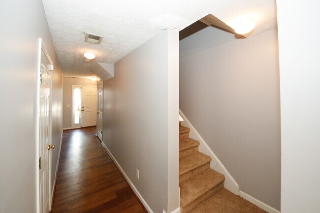 Building Photo - 5689 Strathmoor Manor Cir