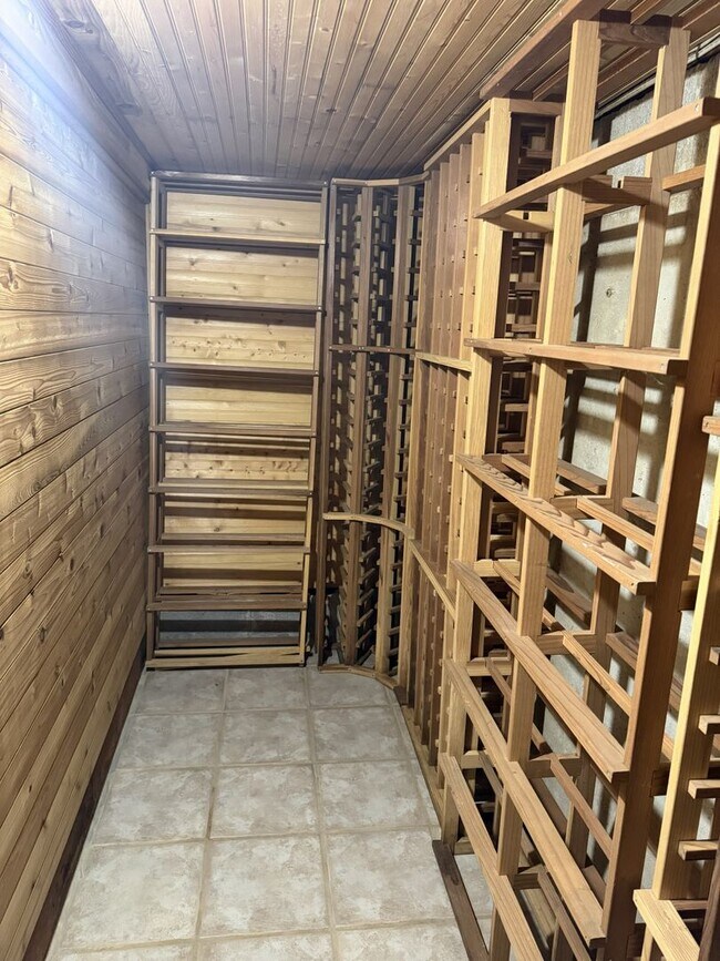 Building Photo - 1150 N 5th St