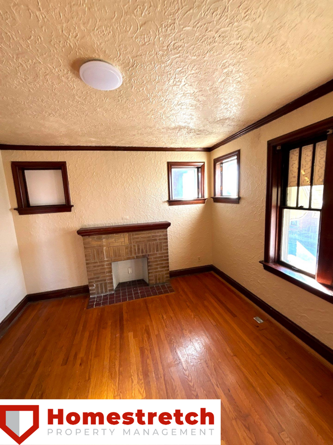 Building Photo - One Bedroom Unit Available for Immediate M...