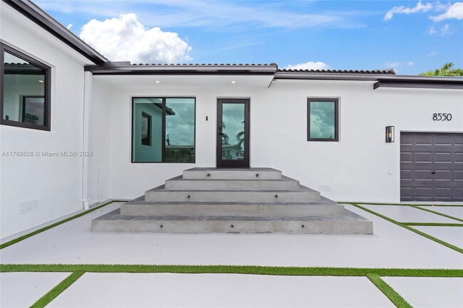 Building Photo - 8550 SW 28th St