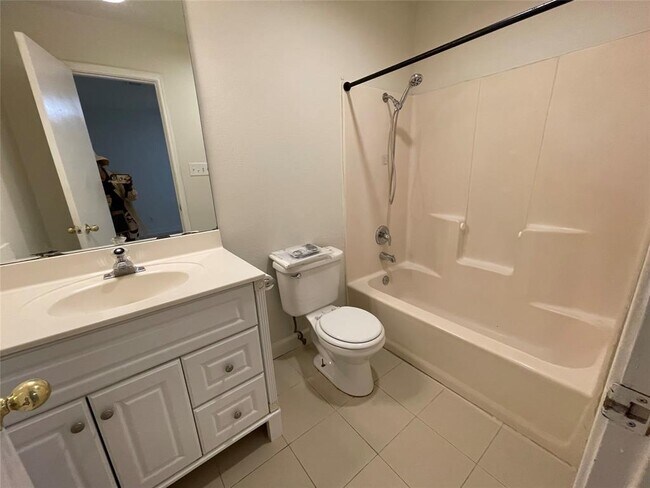 Building Photo - 2031 Redwing Way