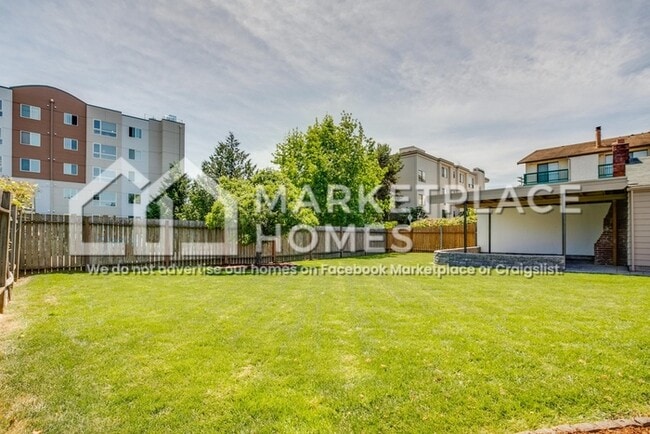 Building Photo - 615 S 225th St