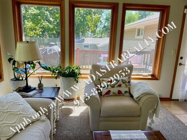 Building Photo - Beautiful Ranch Home in Shawnee-Available ...