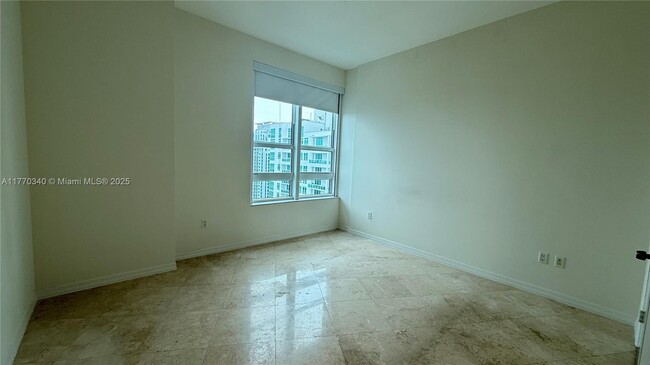 Building Photo - 950 Brickell Bay Dr