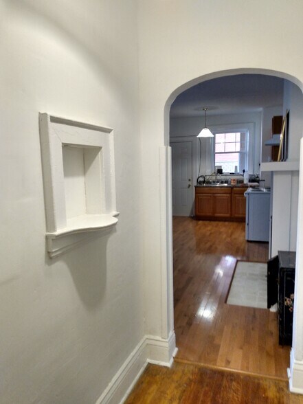 Telephone nook - 1632 Virginia St E