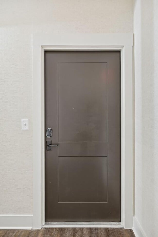 Building Photo - 118 N Main St