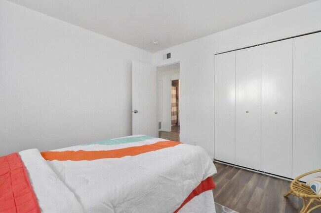 Building Photo - 2939 Samuel Dr