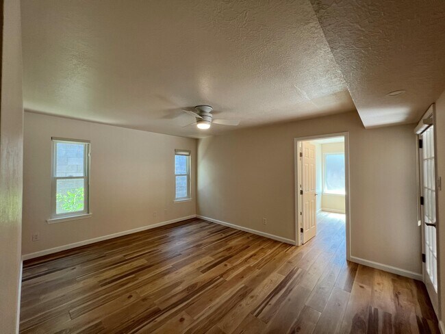 Building Photo - 4328 Magnolia Dr NE