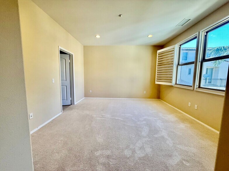 Building Photo - 2903 W Edinger Ave