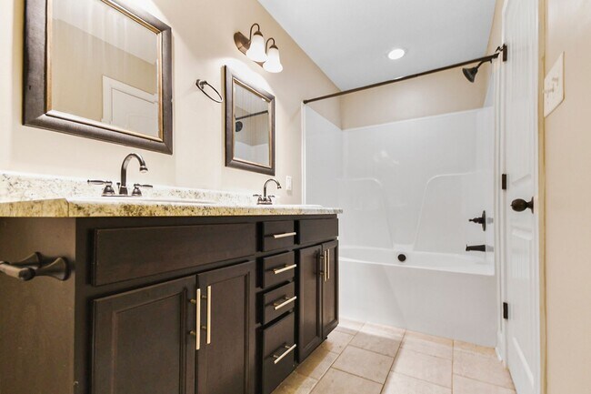 Building Photo - Pet Friendly Three Bedroom!