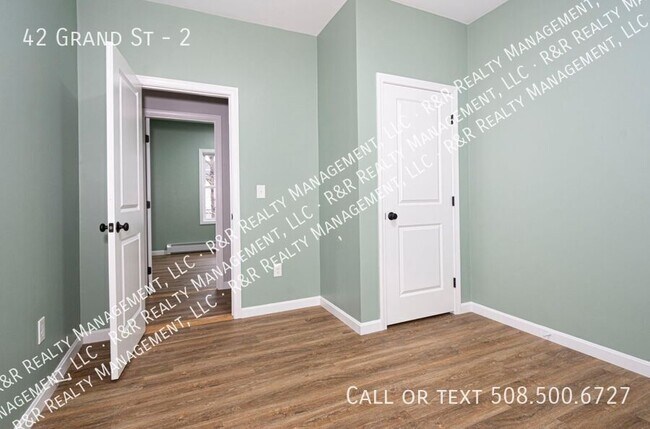 Building Photo - 42 Grand St