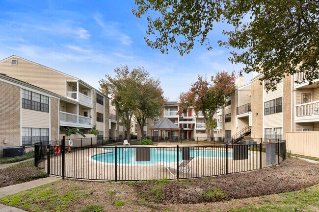 Building Photo - 2750 Holly Hall St