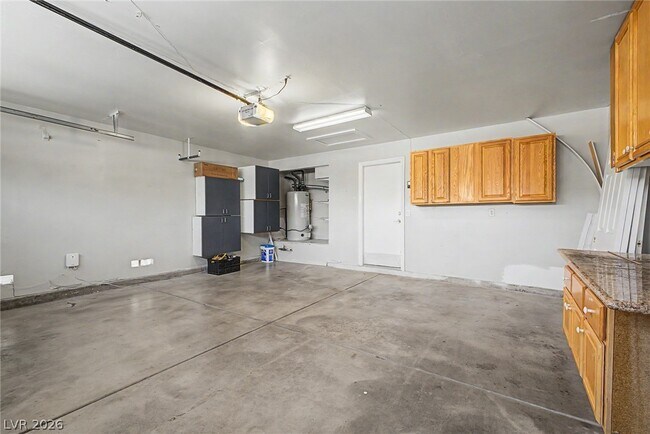 Building Photo - 10547 Lilac Tree Ave