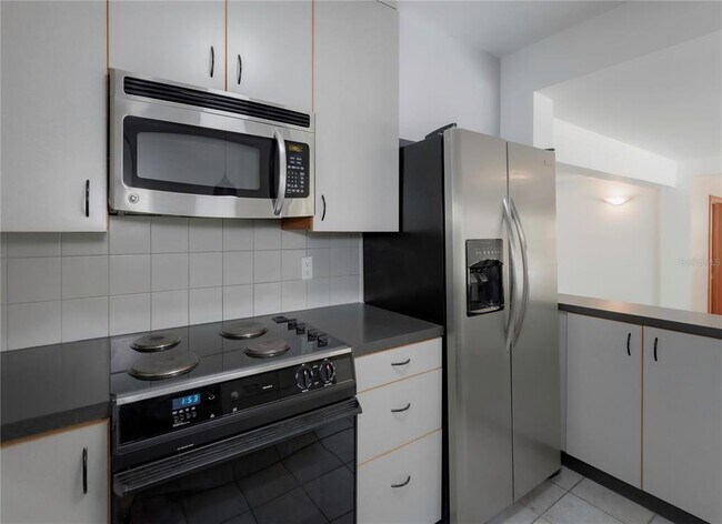 Building Photo - 1420 Alhambra Way S