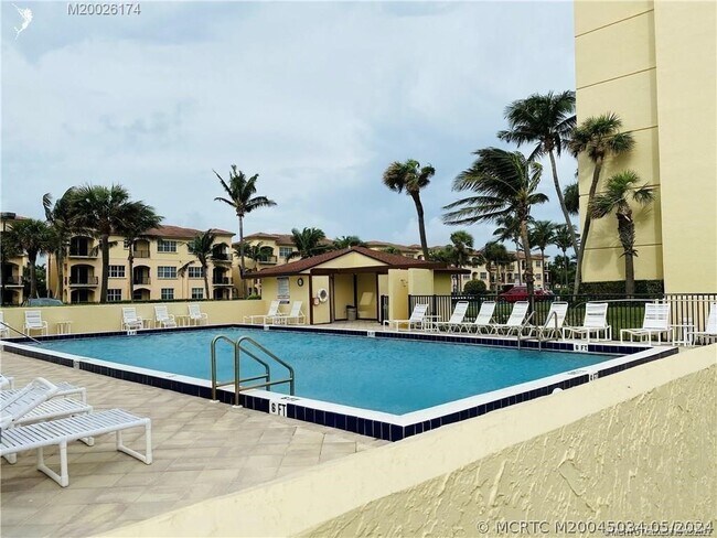 Building Photo - 7430 S Ocean Dr