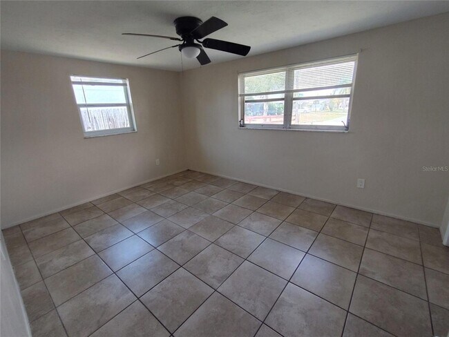Building Photo - 2333 Roselawn Dr