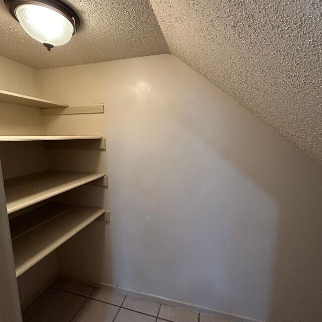 Building Photo - 7206 Creekside Dr