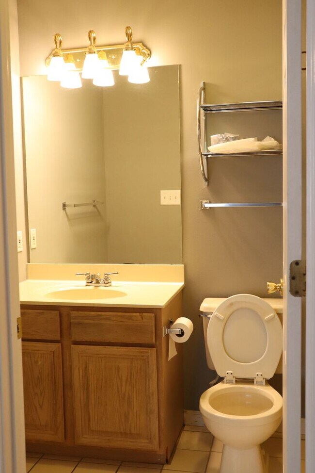 Building Photo - 2 bed/2.5 bath Townhouse in Morgantown - A...