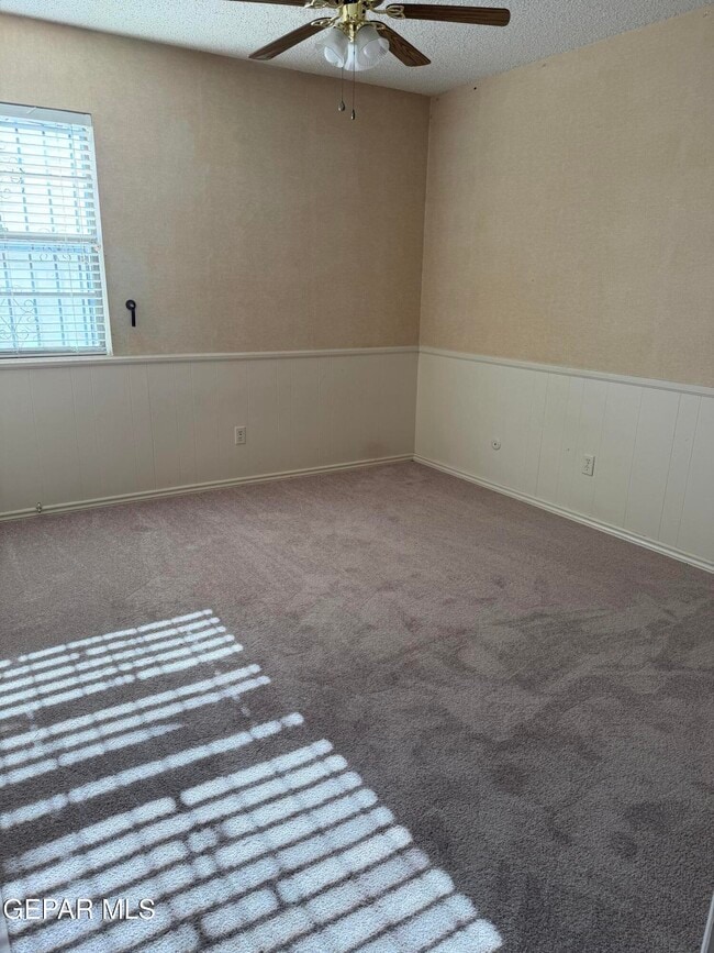 Building Photo - 320 Thunderbird Dr