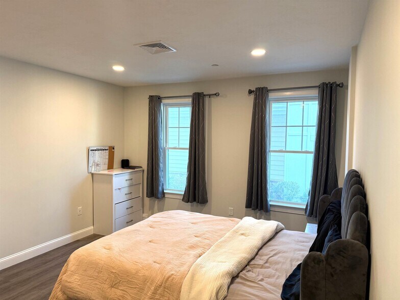 Building Photo - 320 Middlesex Ave