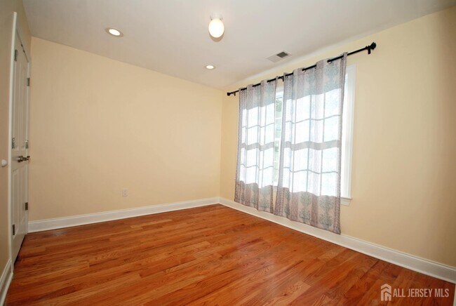 Building Photo - 32 Cinder Rd