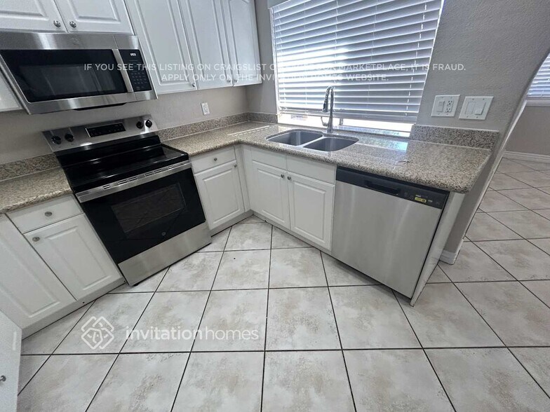 Building Photo - 5419 W Mercer Ln