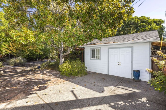 Building Photo - Light and Bright 3 Bed, 2 Bath Home in Bar...