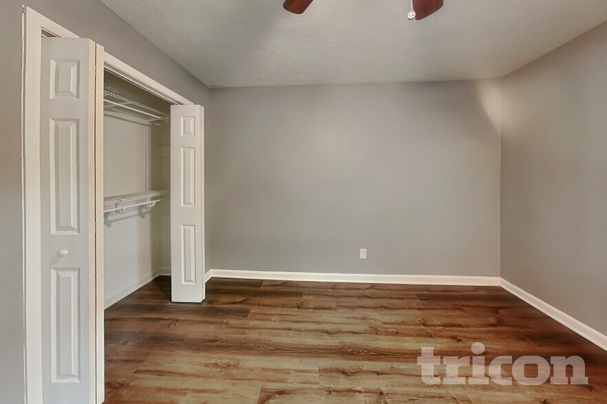 Building Photo - 847 Raintree Way SE