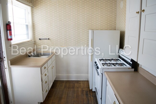 Building Photo - 1389 W Sylvania Ave