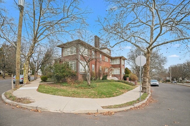 Building Photo - Rambler