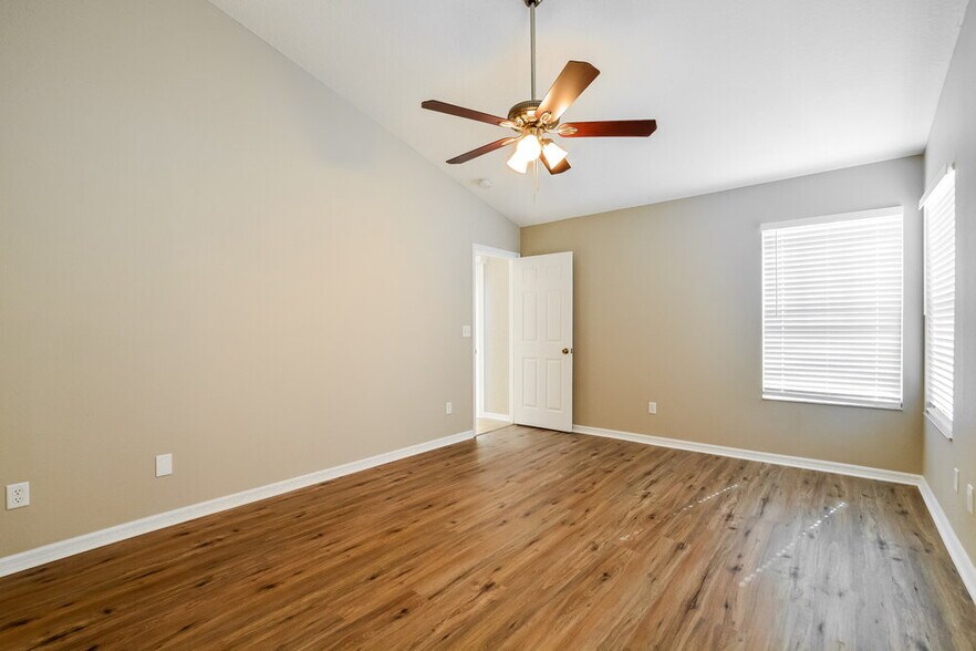 Building Photo - 2850 Surf Dr