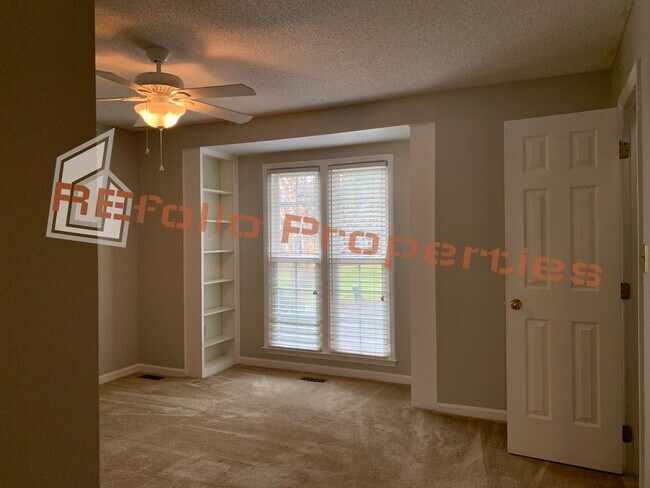 Building Photo - Charming 2-Story 2 BR Townhome @ Paxton To...