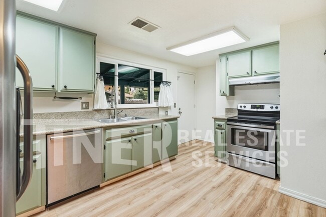 Building Photo - 603 11th St