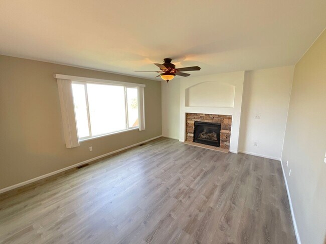 Building Photo - 7168 Prairie Wind Dr