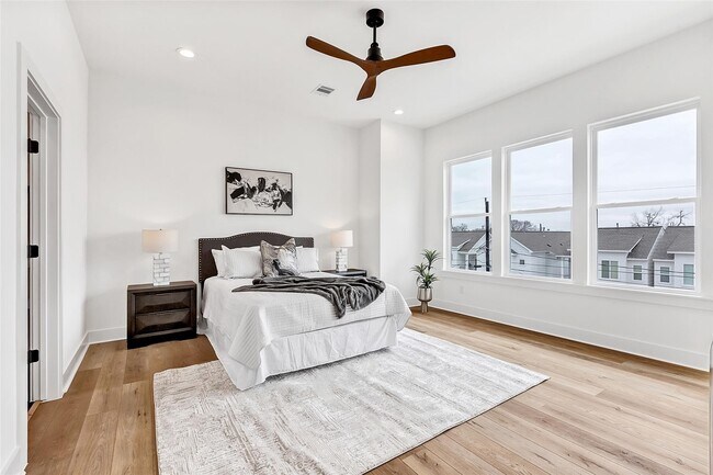 Building Photo - 4703 Oats St