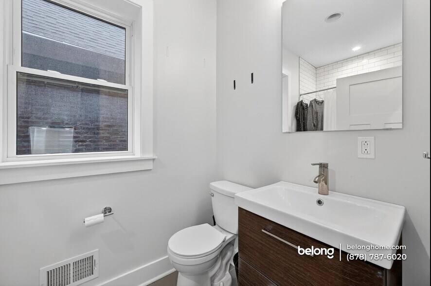 Building Photo - 5549 Columbo St