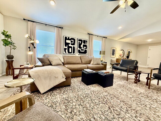 Building Photo - New 5BR Retreat With Hot Tub 2 Living Areas WC, OH