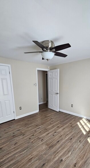 Building Photo - 17519 Longview Ln