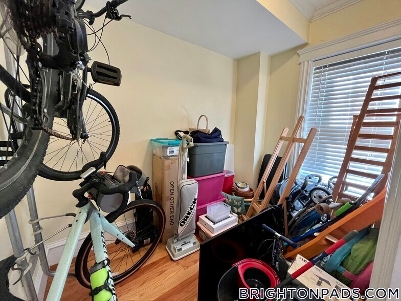 Building Photo - 127 Nonantum St