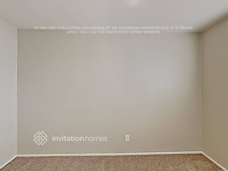 Building Photo - 8746 E Palm Ln