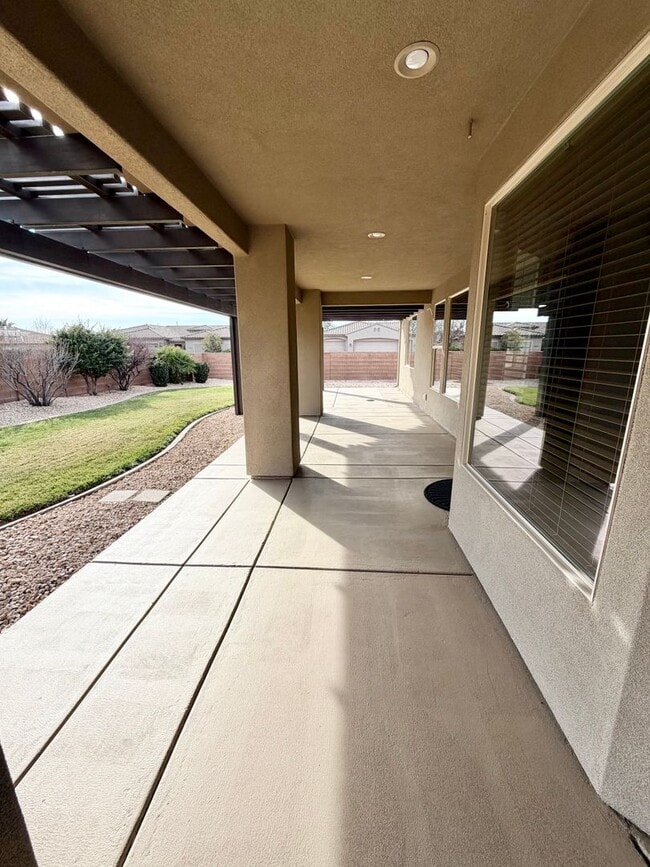 Building Photo - Beautiful 4 bed 2.5 bath Home!