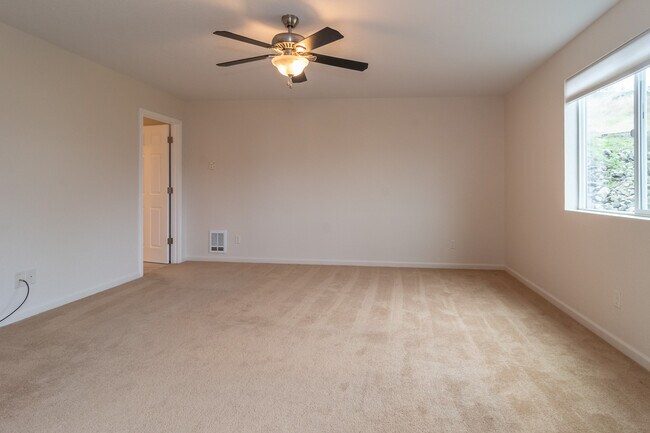 Building Photo - 233 Palmdale Ave