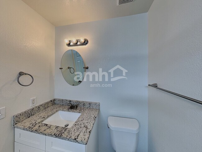 Building Photo - 4570 N Orleans St