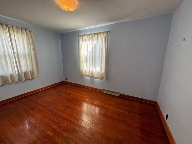 Building Photo - 3 Bedroom 1 Bath Rental Rome NY